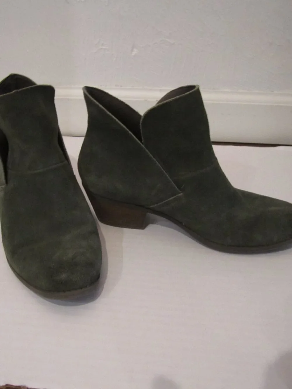 me too Olive Green Suede Ankle Booties